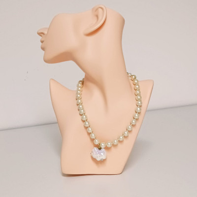 Pearl Choker Necklace with Pendant I Youthful and Chic Elegance.