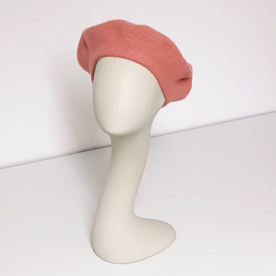 "Stylist Wool Berets in Vibrant Colors - Casual Elegance / Shippings