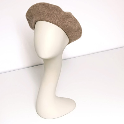 "Stylist Wool Berets in Vibrant Colors - Casual Elegance / Shippings