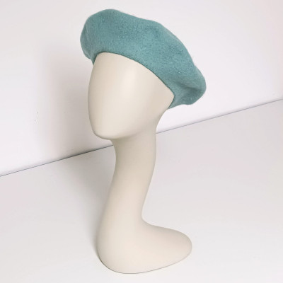 "Stylist Wool Berets in Vibrant Colors - Casual Elegance / Shippings