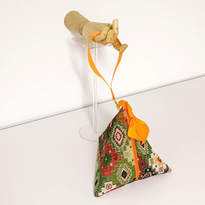 Bolso triangular Estiloso y Personalizable I Diseño Único - De Tela