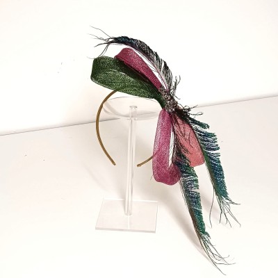 Tocado con plumas de pavo